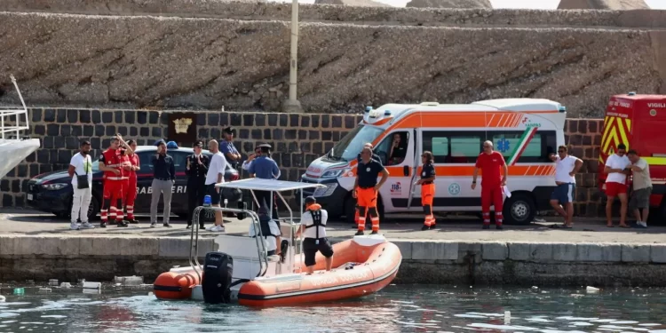 Recuperan dos cadáveres dentro del yate naufragado frente a Sicilia