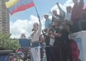 María Machado reaparece en público entre en clamor de miles de personas en Caracas