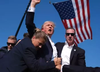 Trump anuncia la venta del libro con sus fotos más icónicas