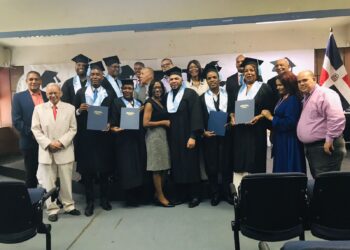 EPPAC gradúa 8 nuevos técnicos del periodismo