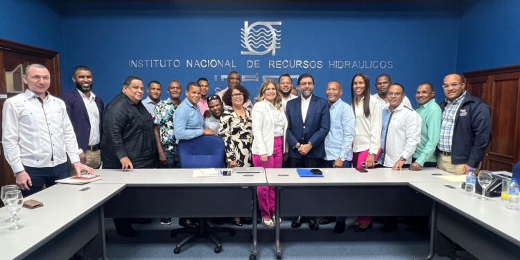 INDRHI recibe autoridades municipales de Azua; pasan balance de obras hidráulicas en la demarcación