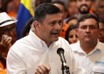 Esposa de opositor detenido responsabiliza a Maduro de lo que pueda pasarle