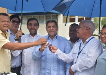 Limber Cruz impulsa remodelación de instalaciones en Monte Plata