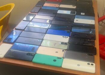 Policía recupera 52 celulares robados en SDN y apresa responsables