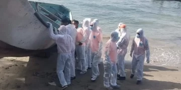 Embarcación hallada con osamentas de africanos en Río San Juan tenía 12 paquetes de drogas