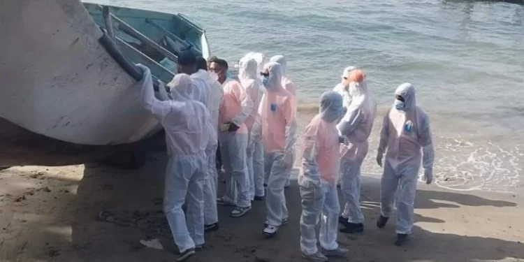 Embarcación hallada con osamentas de africanos en Río San Juan tenía 12 paquetes de drogas