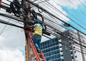 Alcaldía del DN ejecuta proyecto de descontaminación visual del tendido eléctrico