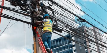 Alcaldía del DN ejecuta proyecto de descontaminación visual del tendido eléctrico