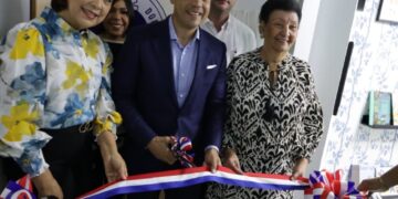 Wellington Arnaud y Besaida Santana inauguran sala de lactancia materna en INAPA