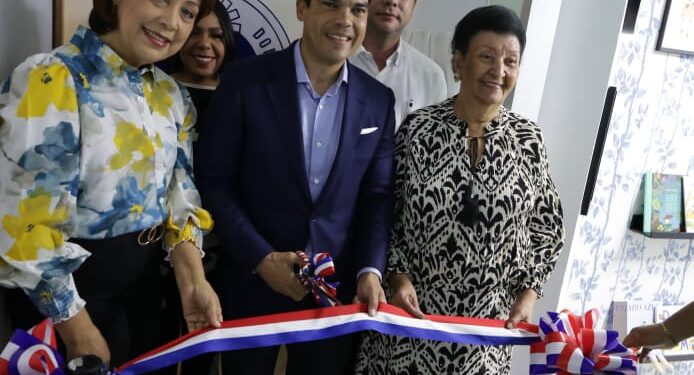 Wellington Arnaud y Besaida Santana inauguran sala de lactancia materna en INAPA