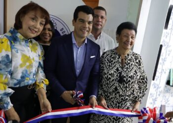 Wellington Arnaud y Besaida Santana inauguran sala de lactancia materna en INAPA