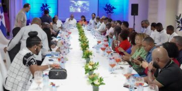 Roberto Fulcar sostiene encuentro con dirigentes PRM que residen en Europa