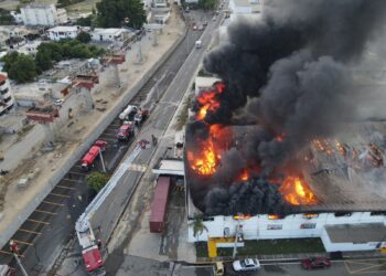 Sistema 911 coordina asistencia de incendio en zona franca de Rafey