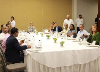 Director Ejecutivo del CCDF se reúne con legisladores electos de la frontera