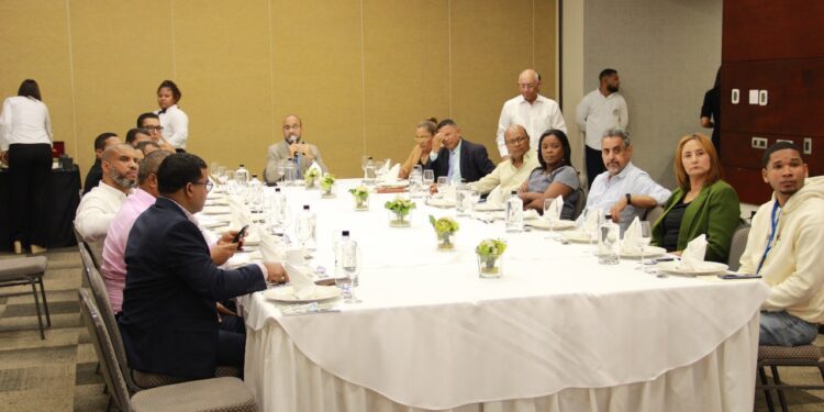 Director Ejecutivo del CCDF se reúne con legisladores electos de la frontera