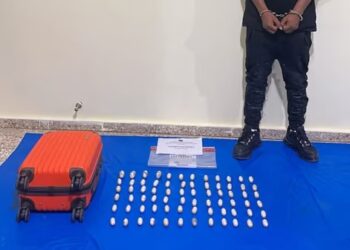 Detienen extranjero viajaría a Francia con estómago lleno de bolsitas de presunta cocaína