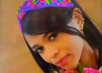 Investigan circunstancias en que mujer cayó desde un cuarto piso con hija de 5 años