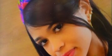 Investigan circunstancias en que mujer cayó desde un cuarto piso con hija de 5 años