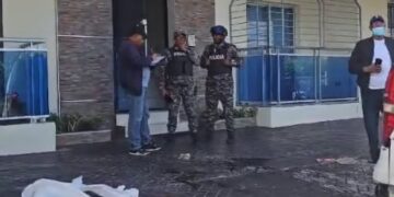 Hermana de mujer que se lanzó con hija de edificio habría violado a sobrina