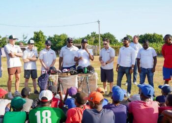 Fundaciones Home Run y FYRE llevan esperanza al béisbol en Nizao de Peravia
