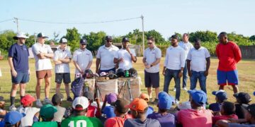 Fundaciones Home Run y FYRE llevan esperanza al béisbol en Nizao de Peravia