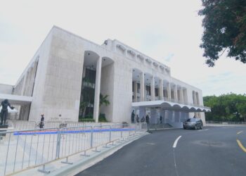 Ultiman detalles en Teatro Nacional para juramentación Luis Abinader y Raquel Peña