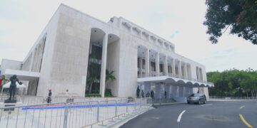 Ultiman detalles en Teatro Nacional para juramentación Luis Abinader y Raquel Peña