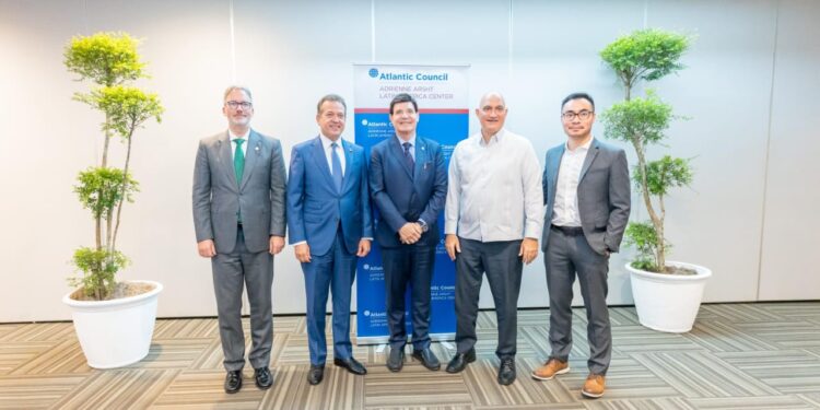 Atlantic Council y AIRD destacan consolidación de RD y su crecimiento en la región
