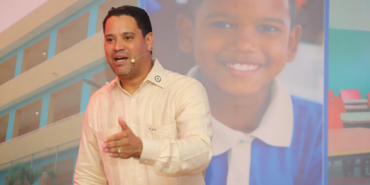 Amador Figaris resalta avances durante sus 4 años frente a la Regional 15 de Educación