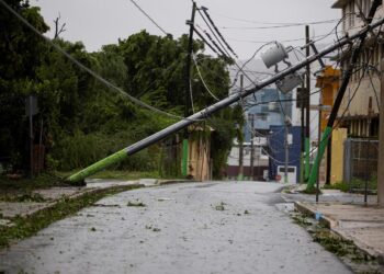Medio Puerto Rico sin luz y con graves inundaciones debido a huracán Ernesto