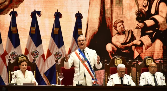 Abinader promete proteger a las trabajadoras domésticas y el teletrabajo en nueva reforma laboral