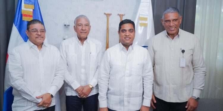 Kelvin Cruz asume en el Ministerio de Deportes y anuncia escuchará a todos los sectores