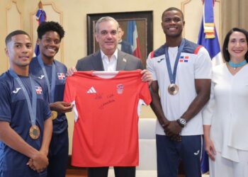 Abinader recibe en Palacio Nacional a medallistas olímpicos Marileidy Paulino, Yunior Alcántara y Cristian Pinales