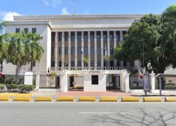 Minerd desmiente esté jubilando docentes y reitera que ese es un proceso voluntario