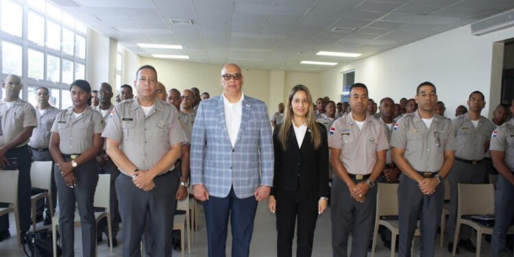 Oficiales subalternos de la Policía Nacional refuerzan capacitación en Ciberseguridad