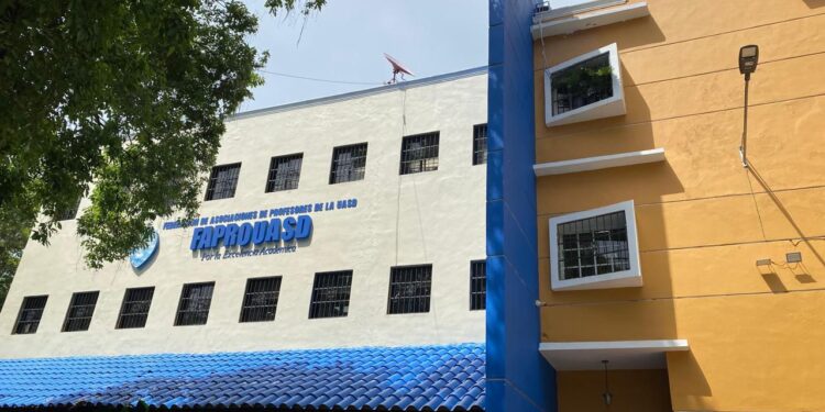 FAPROUASD advierte paro general de docencia y sometimiento judicial a rector