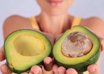 Aguacate en el desayuno: ¿exceso de grasas o beneficio para la salud?