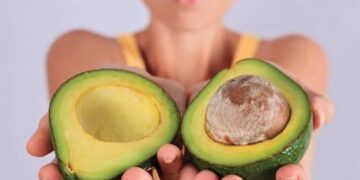 Aguacate en el desayuno: ¿exceso de grasas o beneficio para la salud?