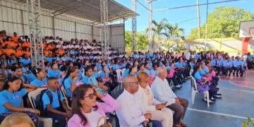 Con una gran ceremonia inicia año escolar en la zona fronteriza