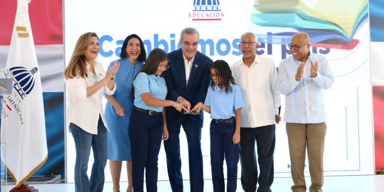 Presidente Abinader llama a sectores de la sociedad a trabajar en un Pacto por la Calidad de la Educación