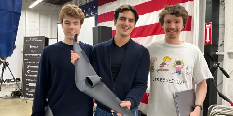 Jóvenes captan la atención del Pentágono al crear en 24 horas un dron que no necesita GPS
