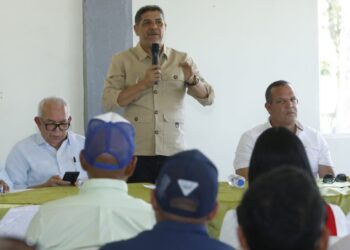 Ministro de Agricultura Limber Cruz llega a Constanza en la "Ruta de Solidaridad Agropecuaria"