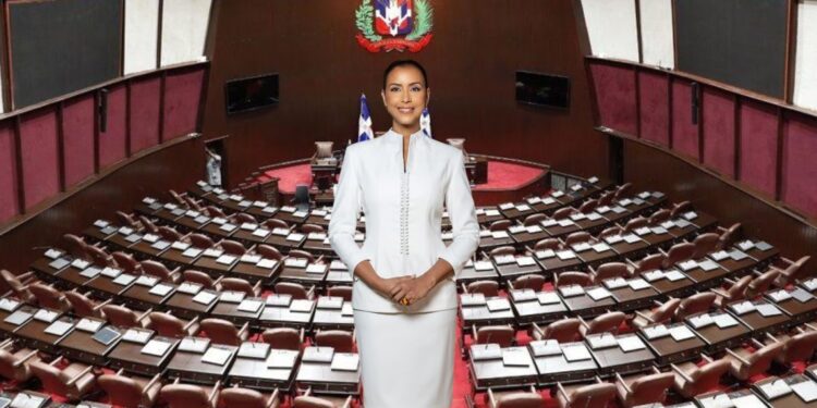 Selinée deposita resolución que pide a Ángel Hernández comparecer tras falta de cupos en escuelas