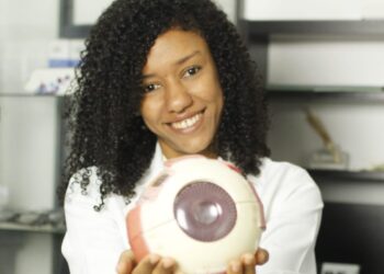 Especialista advierte consecuencias del calor para la vista