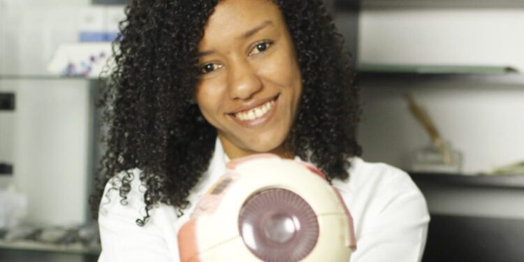 Especialista advierte consecuencias del calor para la vista