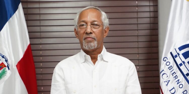 Ministro de Educación afirma diputada Selinée Méndez desconoce temas educativos