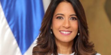 Gómez Mazara ratifica a Yulissa Cruz como directora ejecutiva del INDOTEL