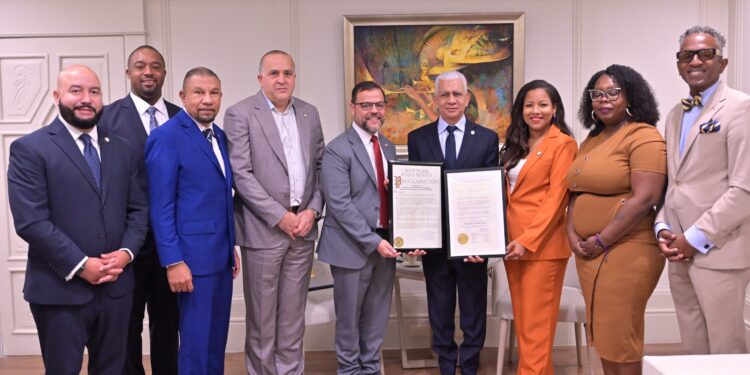 Senado NY reconoce presidente Senado por esfuerzos para mejorar calidad vida de dominicanos