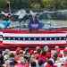 Trump celebra protegido por vidrio antibalas su primer mitin al aire libre tras el ataque