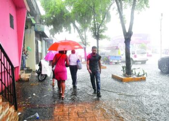Aguaceros locales y tronadas aisladas, especialmente hacia el interior del país